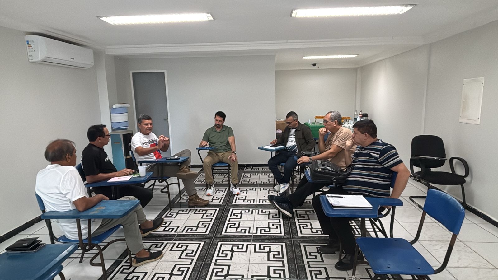 Diretoria do CMV reúne com o Deputado Comandante Dan e traça novas pautas para 2026 em defesa dos direitos dos Militares Veteranos.